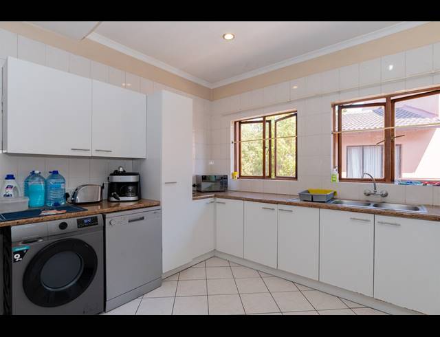 2 BEDROOM APARTMENT FOR SALE IN BUURENDAL